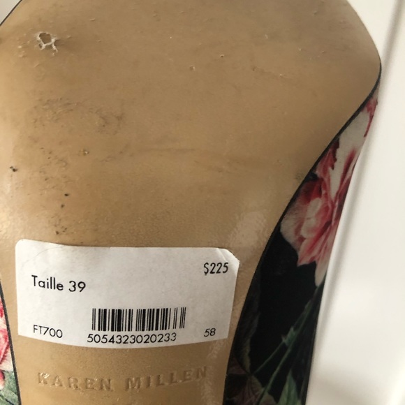 Karen Millen heels. Pointy toes. Fabric. Size 39 - Picture 2 of 4